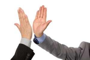 Что значит выражение ударить по рукам. Смотреть фото Что значит выражение ударить по рукам. Смотреть картинку Что значит выражение ударить по рукам. Картинка про Что значит выражение ударить по рукам. Фото Что значит выражение ударить по рукам Что значит выражение ударить по рукам